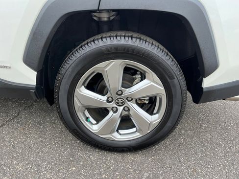 Used 2021 Toyota RAV4 XLE Premium image 24