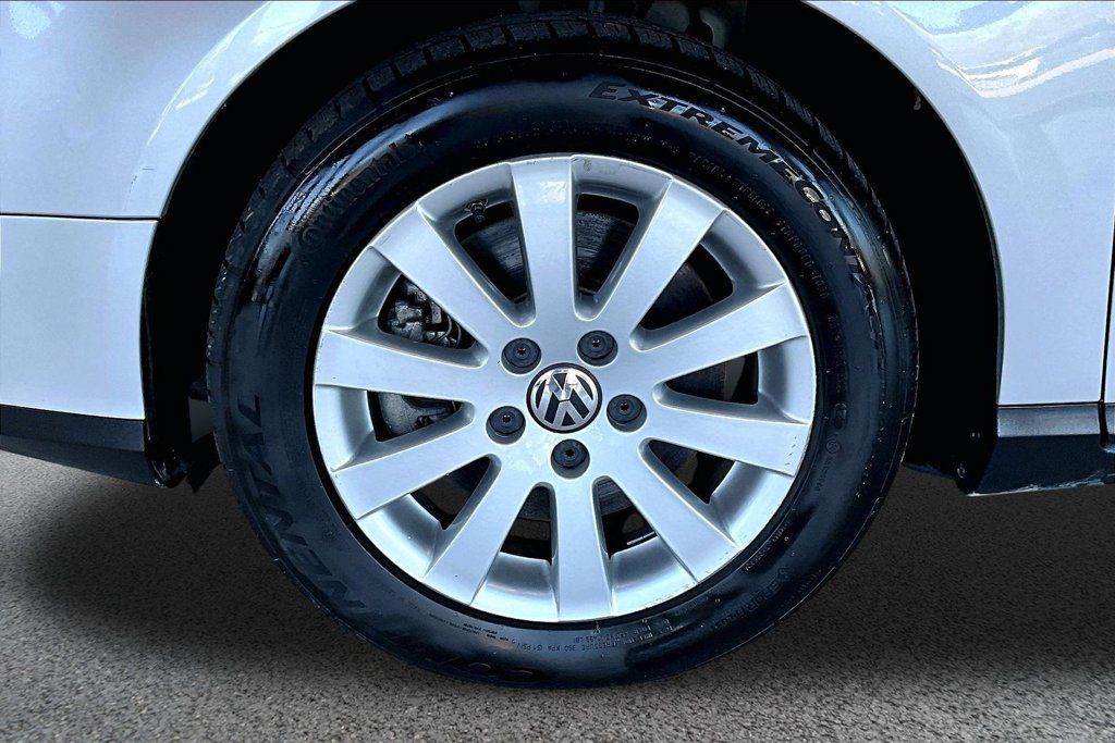 Used 2008 Volkswagen Passat 2.0T FWD image 30