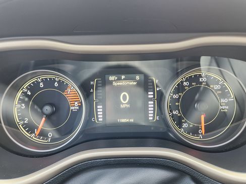Used 2018 Jeep Cherokee Latitude w/ Altitude Package image 22