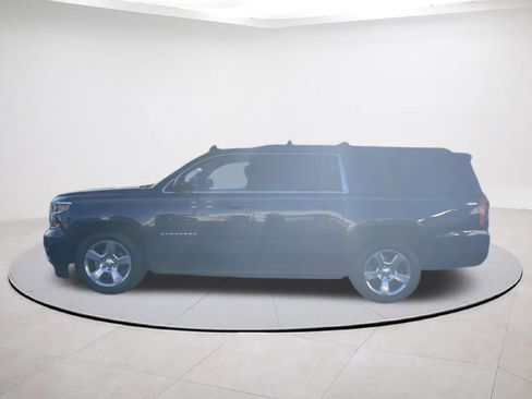 Used 2018 Chevrolet Suburban LT image 4