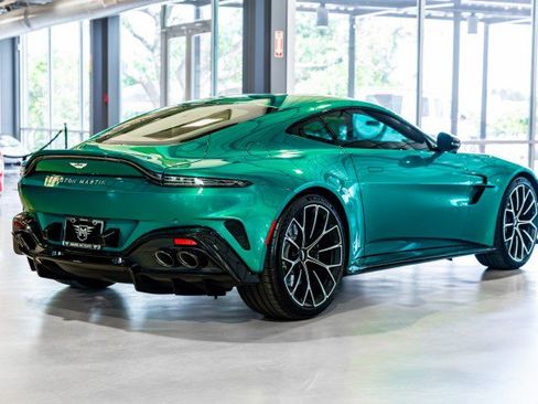 Used 2025 Aston Martin V8 Vantage Coupe RWD image 6