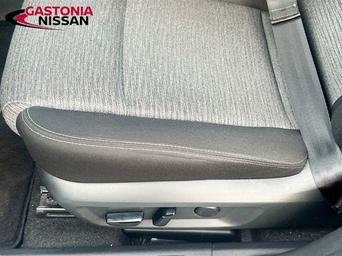 Used 2023 Nissan Rogue SV image 25