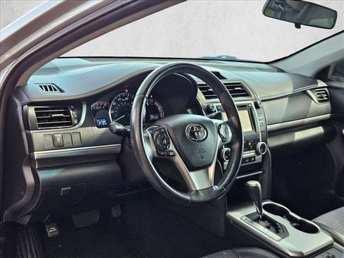 Used 2014 Toyota Camry SE FWD image 8