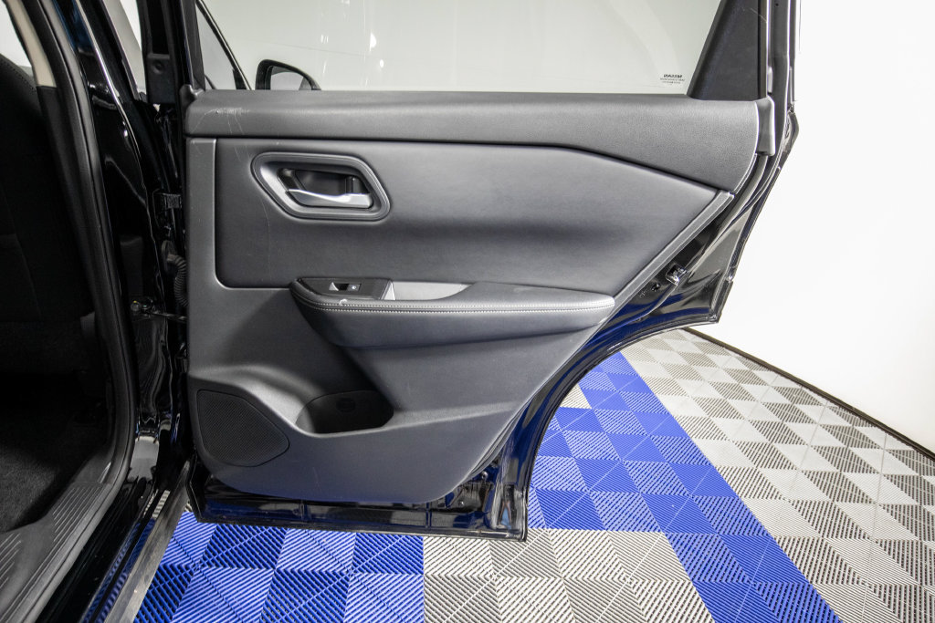 Used 2025 Nissan Rogue SV FWD image 17