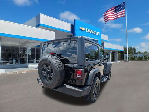 Used 2019 Jeep Wrangler Sport AWD/4WD image 3