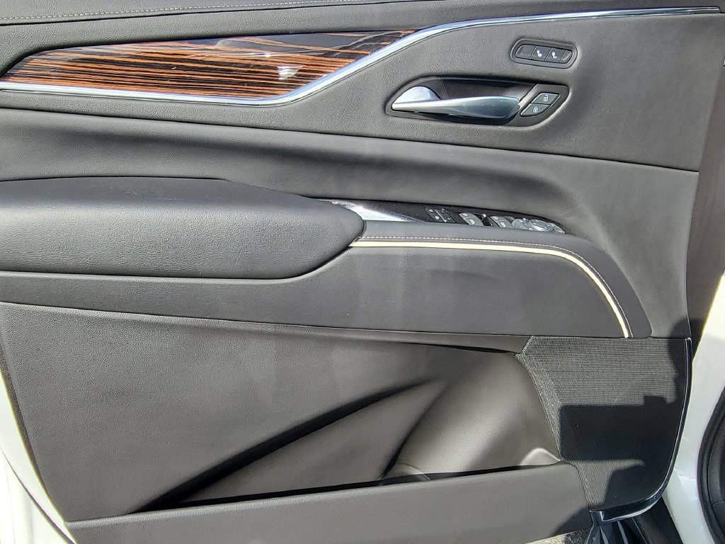 Used 2024 Cadillac Escalade Luxury RWD image 21