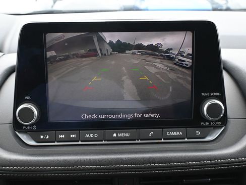 Used 2024 Nissan Rogue S AWD/4WD image 16