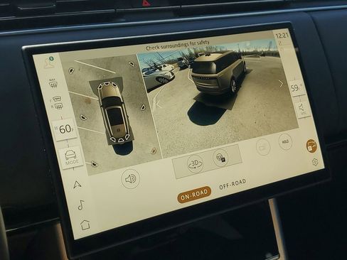 Used 2025 Land Rover Range Rover Long Wheelbase Autobiography image 24