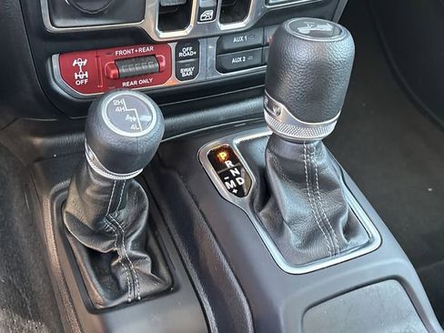 Used 2025 Jeep Wrangler Unlimited Rubicon image 21