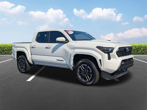 Used 2024 Toyota Tacoma TRD Sport image 2