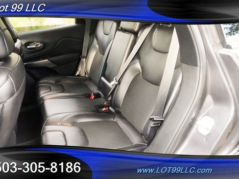 Used 2019 Jeep Cherokee Latitude Plus w/ Cold Weather Group AWD/4WD image 14