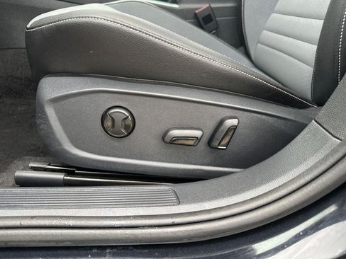 Used 2025 Volkswagen Jetta SE image 25