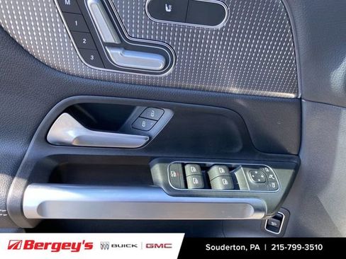 Used 2023 Mercedes-Benz GLB 250 4MATIC image 27