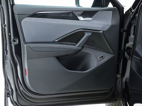 New 2026 Volkswagen Tiguan SE image 18