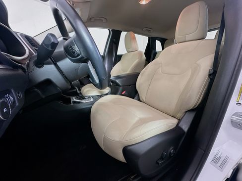 Used 2016 Jeep Cherokee Latitude w/ Comfort/Convenience Group FWD image 13