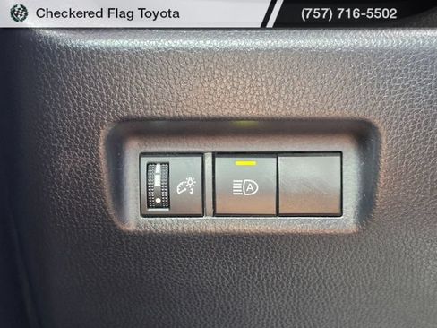 Used 2022 Toyota RAV4 XLE AWD/4WD image 17