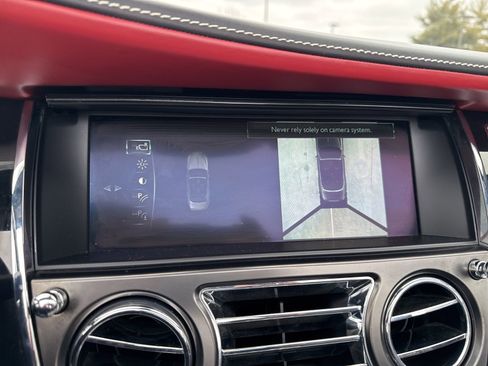 Used 2018 Rolls-Royce Dawn RWD image 12