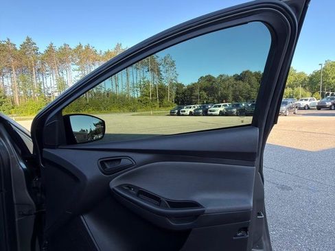 Used 2014 Ford Focus S FWD image 17