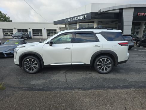 Used 2026 Nissan Pathfinder Platinum AWD/4WD image 10