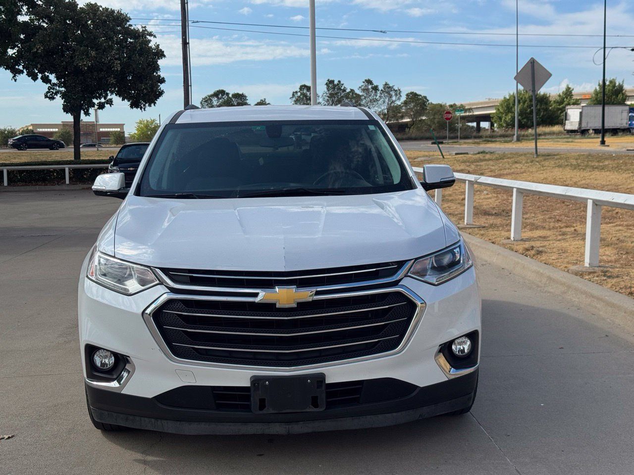 Used 2018 Chevrolet Traverse LT FWD image 2