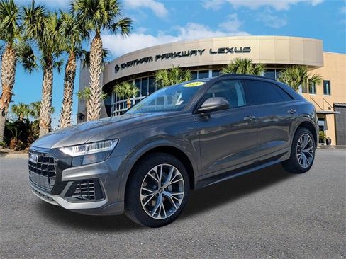 Used 2022 Audi Q8 Premium image 9