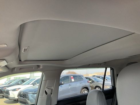 Used 2025 Toyota Highlander Limited image 6