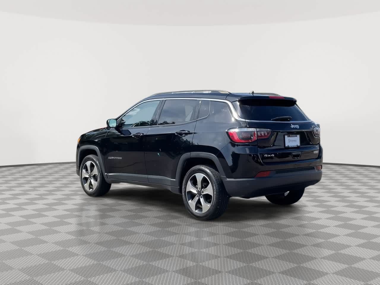 Used 2018 Jeep Compass Latitude w/ Cold Weather Group AWD/4WD image 6