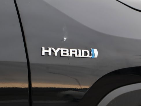 Used 2020 Toyota RAV4 Limited image 9