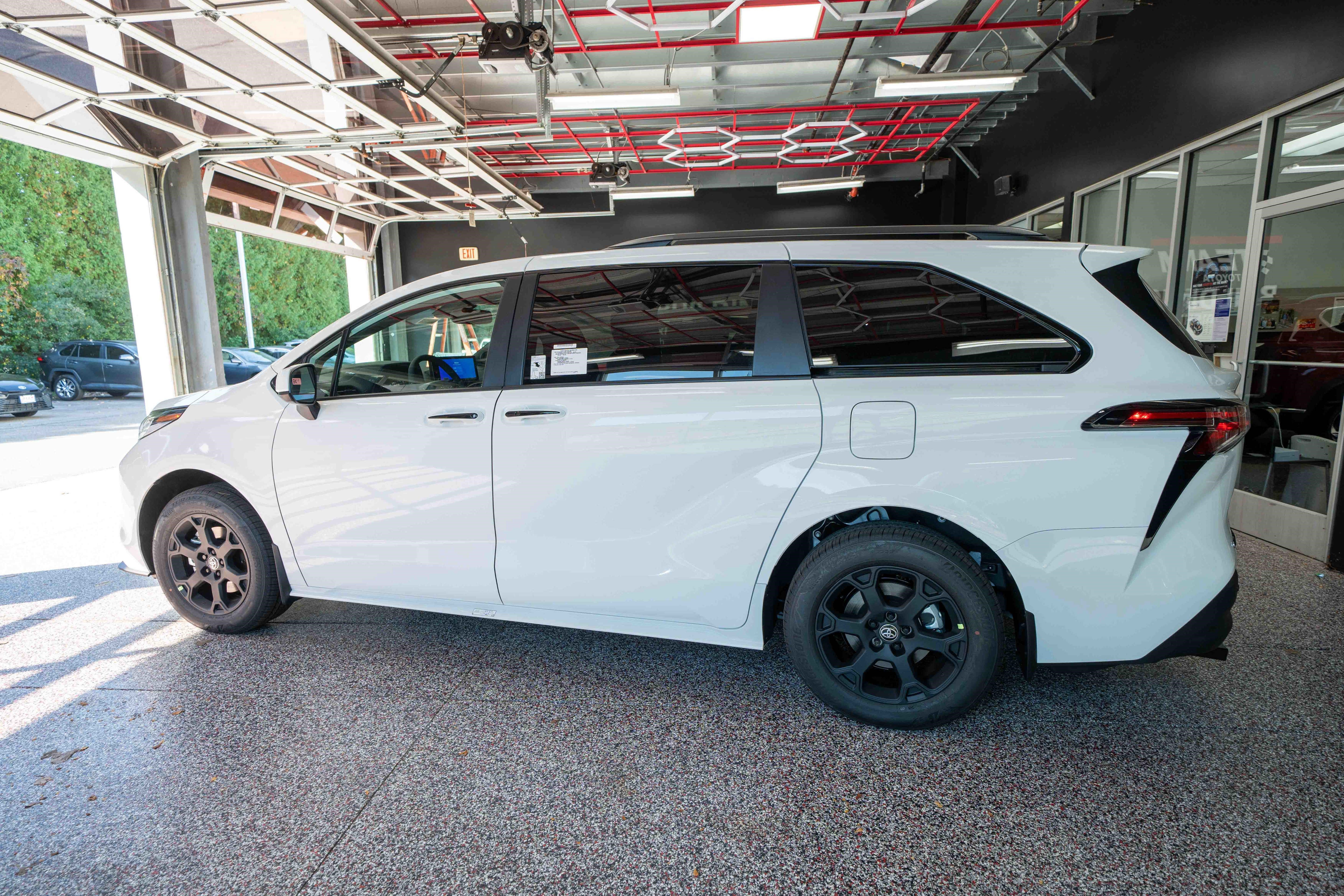 New 2026 Toyota Sienna XLE Woodland Edition AWD/4WD image 2