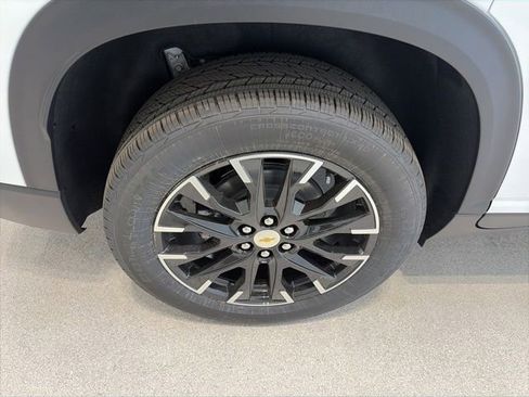 New 2026 Chevrolet Traverse LT w/ Sun and Wheel Package FWD image 7