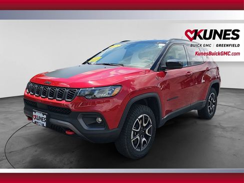 Used 2025 Jeep Compass Trailhawk AWD/4WD image 5