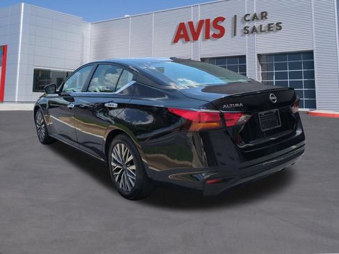 Used 2025 Nissan Altima 2.5 SV FWD image 9