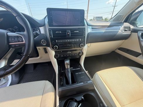 Used 2023 Lexus GX 460 Premium w/ Accessory Package AWD/4WD image 17