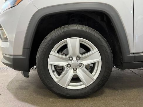 Used 2022 Jeep Compass Latitude w/ Sun and Sound Group AWD/4WD image 24