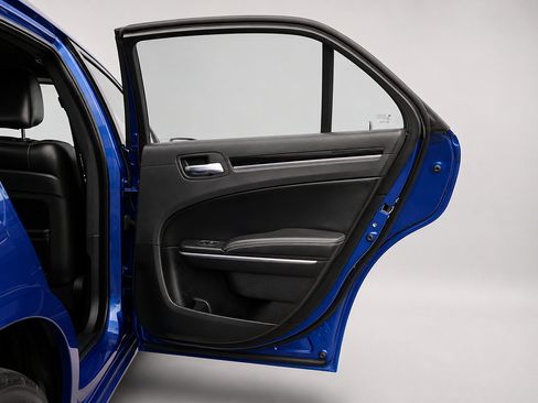 Used 2019 Chrysler 300 S RWD image 13