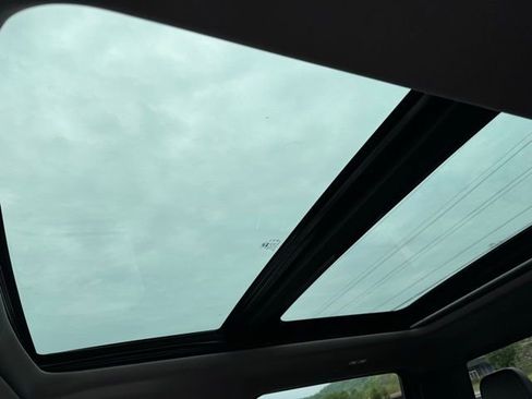 Used 2017 Ford F250 Lariat w/ Lariat Ultimate Package AWD/4WD image 26