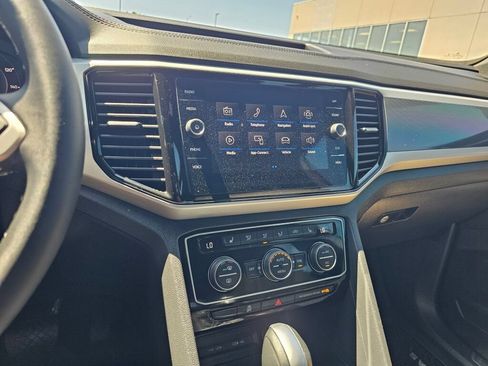Certified 2023 Volkswagen Atlas Cross Sport SE w/ Panoramic Sunroof Package AWD/4WD image 18