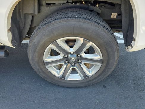Used 2019 Toyota Tacoma Limited AWD/4WD image 9