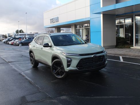 New 2026 Chevrolet Trax ACTIV w/ Sunroof Package image 2