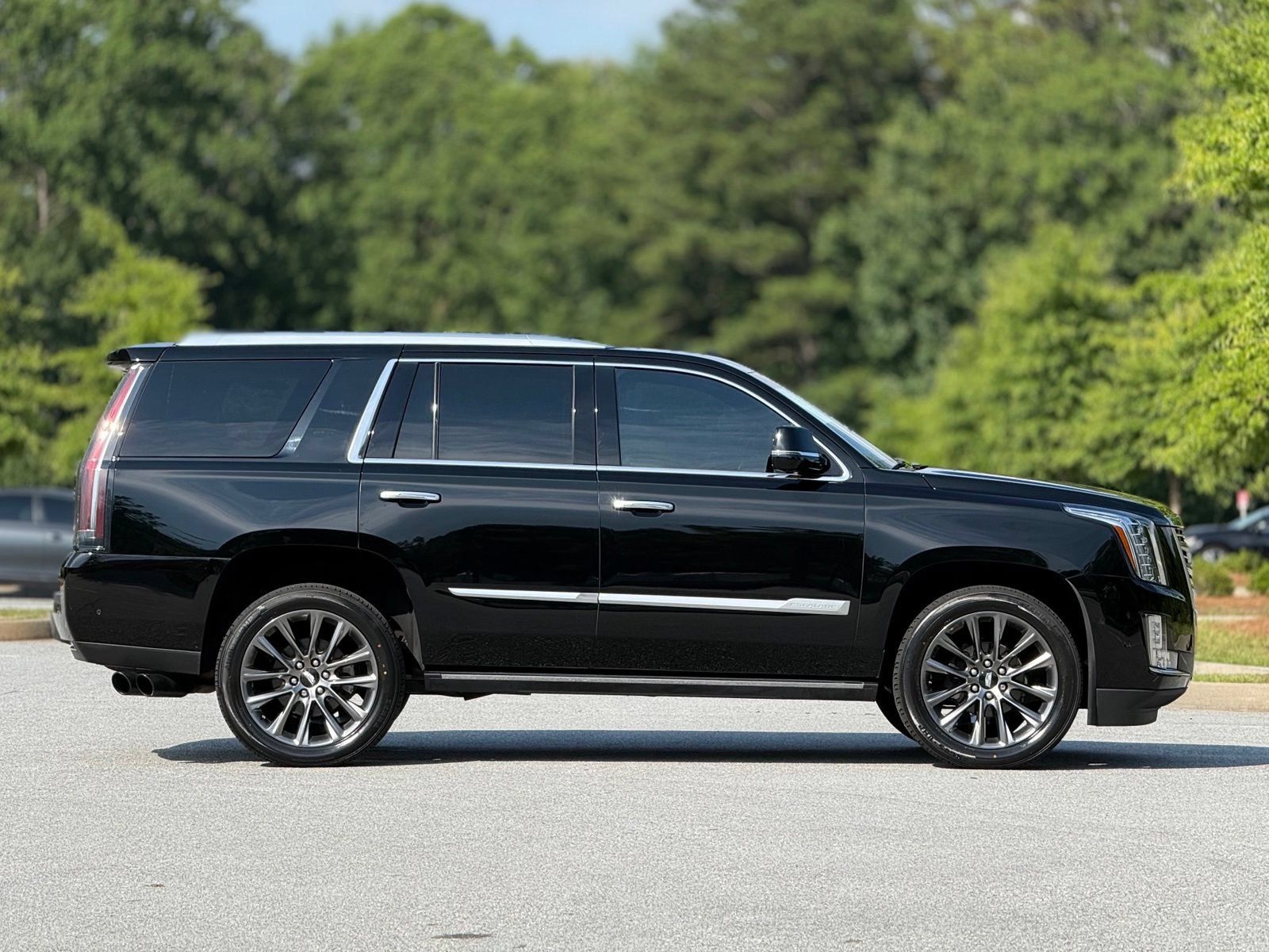 Used 2019 Cadillac Escalade Platinum RWD image 12