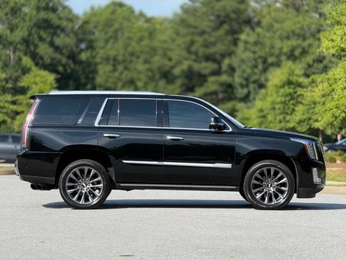 Used 2019 Cadillac Escalade Platinum RWD image 12