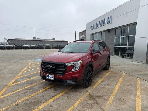 Used 2023 GMC Terrain SLE w/ Driver Convenience Package AWD/4WD image 3