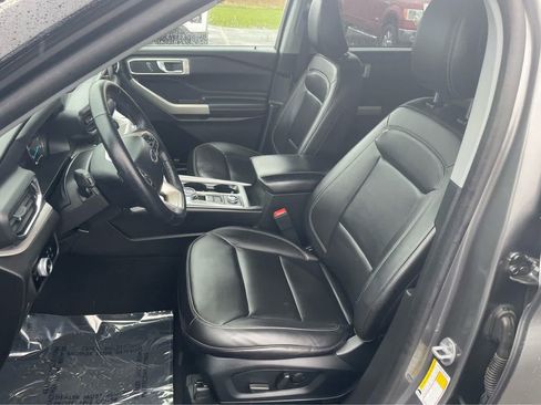 Used 2023 Ford Explorer XLT w/ Equipment Group 202A AWD/4WD image 14
