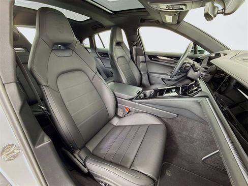 Certified 2025 Porsche Panamera 4 image 31