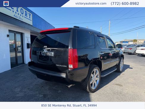 Used 2010 Cadillac Escalade Luxury image 3