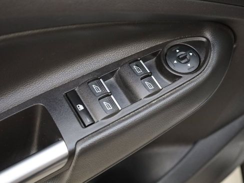 Used 2017 Ford Escape Titanium image 36