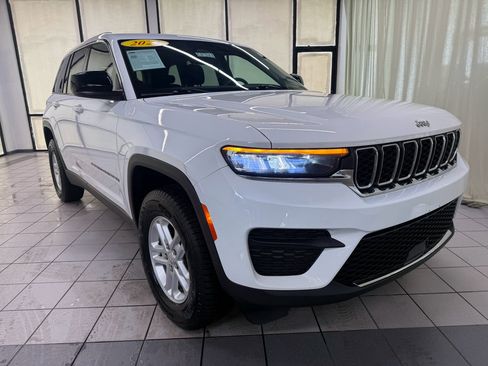 Used 2023 Jeep Grand Cherokee Laredo w/ Luxury Tech Group I AWD/4WD image 2