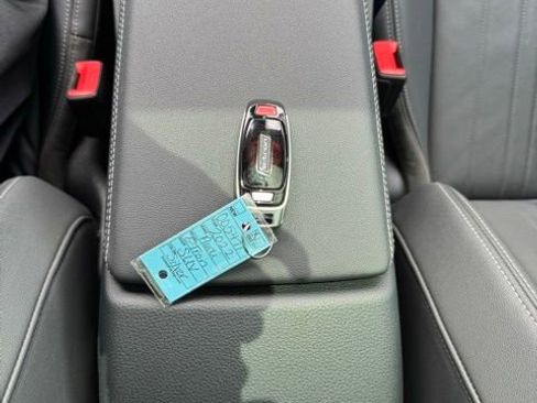 Used 2022 Audi e-tron Premium w/ Convenience Plus Package image 37