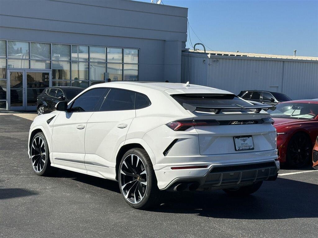Used 2021 Lamborghini Urus AWD/4WD image 3