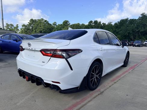 Used 2023 Toyota Camry SE FWD image 5